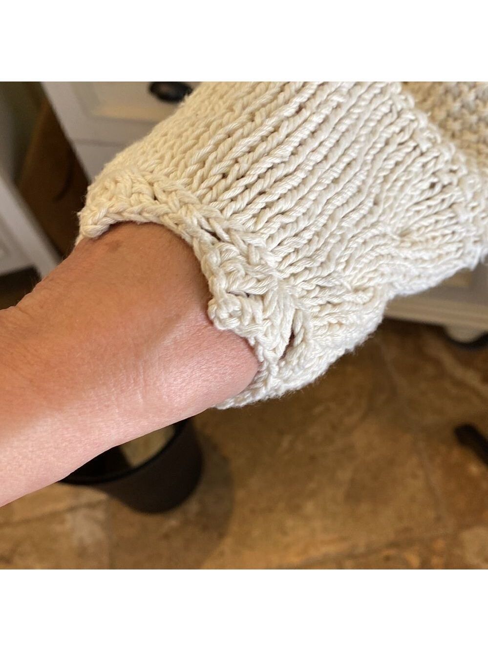 Cable knit sweater size small - Picture 6 of 6